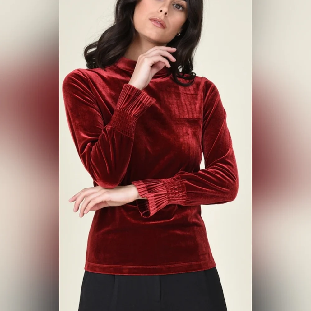 Molly Bracken Elegant Velvet Red Top - Picture 4 of 10